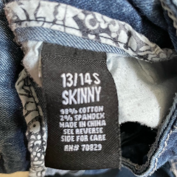 Low Rise jeans! - Picture 3 of 4